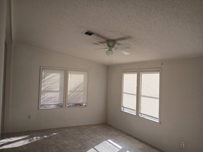 Building Photo - 1017 June Terrace