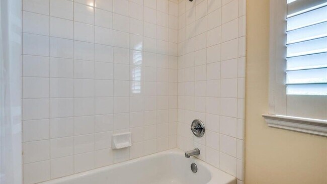 Building Photo - 452 Richmond St