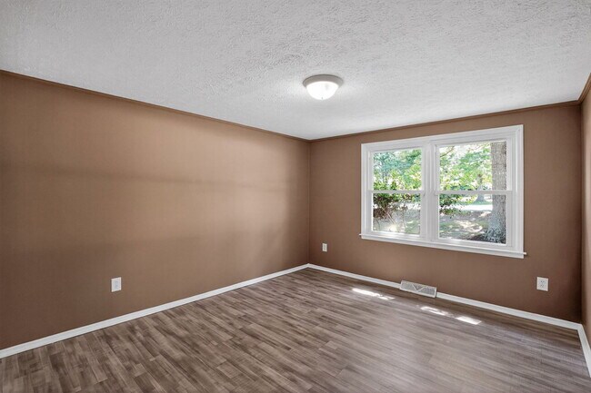 Building Photo - 22929 Town Creek Dr