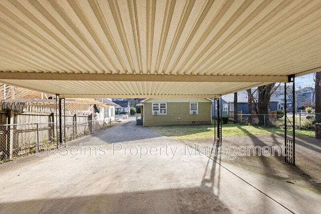 Building Photo - 922 Wedgewood Ave