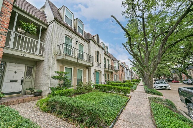 Building Photo - 496 N Post Oak Ln
