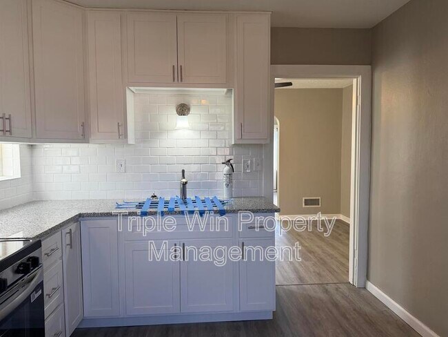 Building Photo - 3915 Itaska St