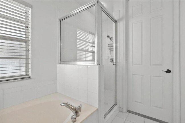 Building Photo - 556 Tomahawk Ct