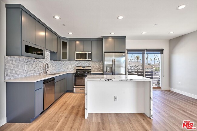 Primary Photo - 4507 Lomita St