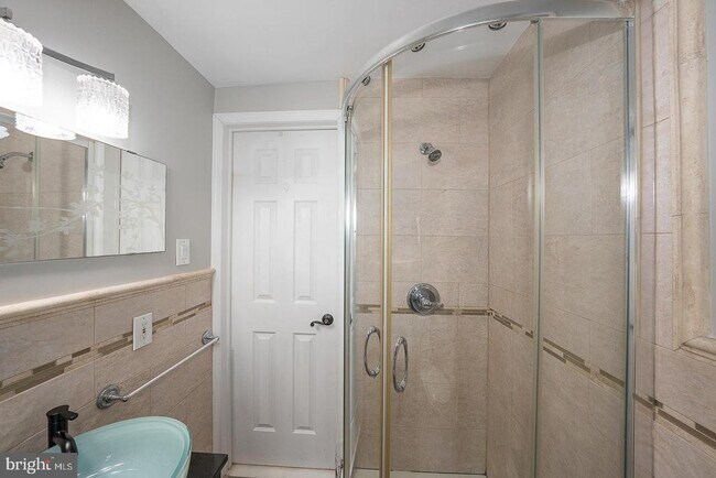 Building Photo - 625 Chelten Hills Dr