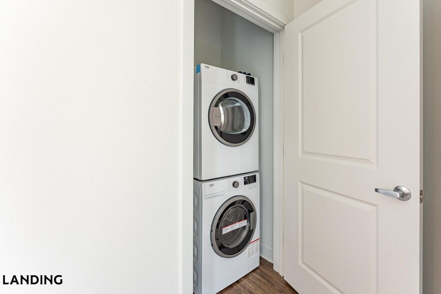 Building Photo - 1225 Utica Dr