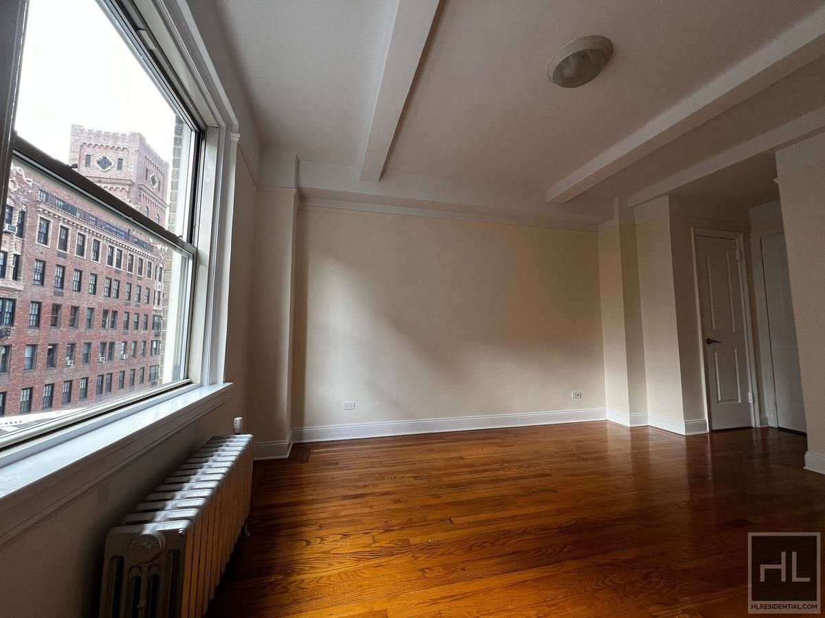 Building Photo - EAST 10 STREET