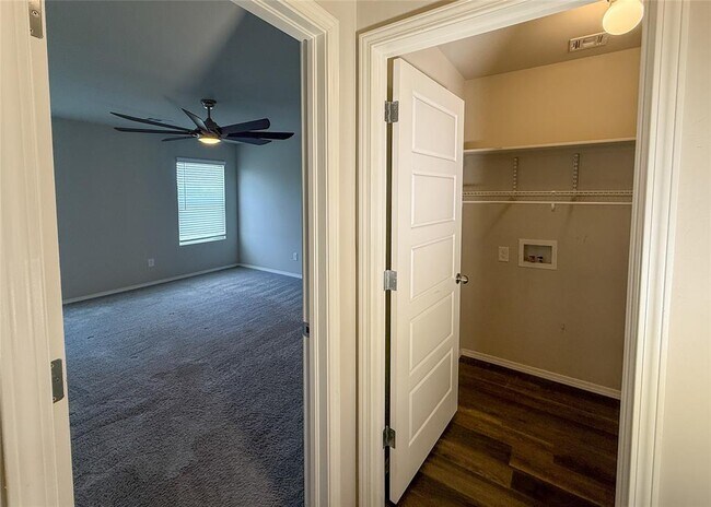 Building Photo - 528 Fox Burrow Ln