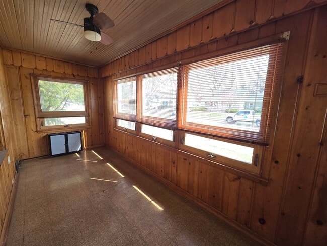 Building Photo - Charming 2-bedroom, 2-bath home