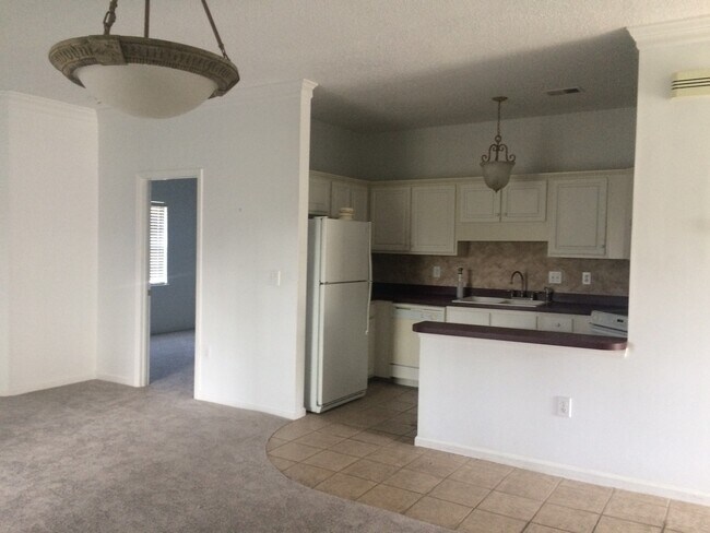 Building Photo - 2 Bed, 2 Bath Condo for Rent in Sweetwater