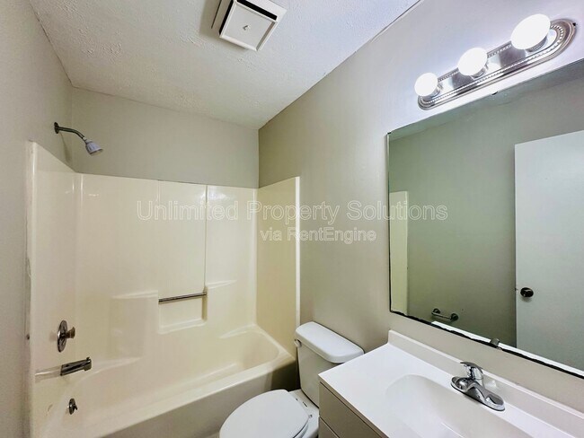 Building Photo - 213 Sunn Aire Ct