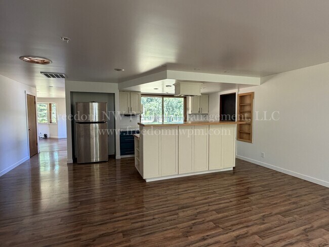 Building Photo - 5825 67th Ave NE