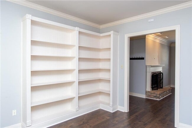 Building Photo - 118 Fox Run Dr