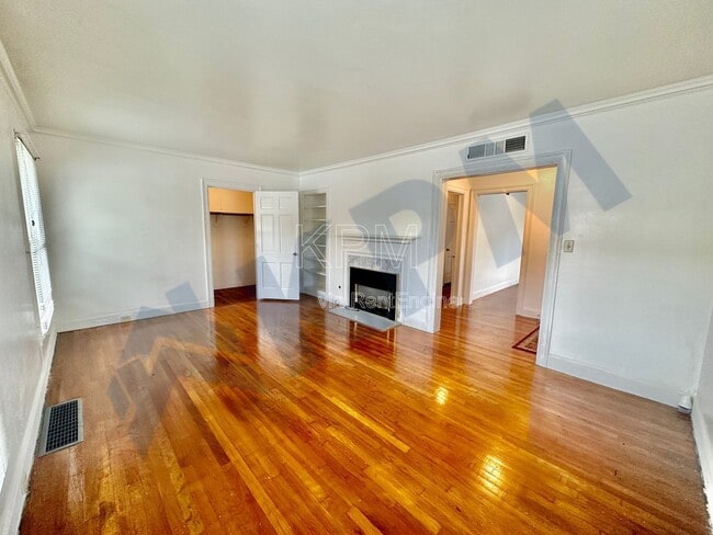 Building Photo - 875 W Alpine Ave