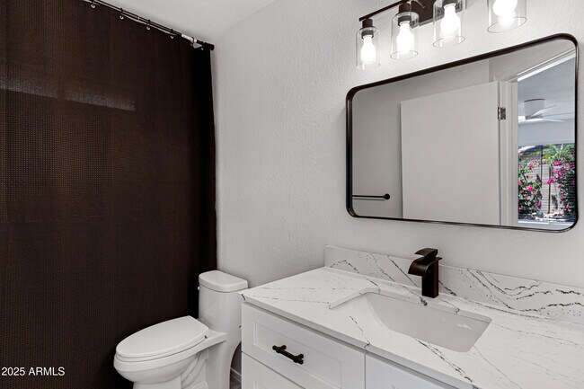 Building Photo - 85 S Cypress Ct