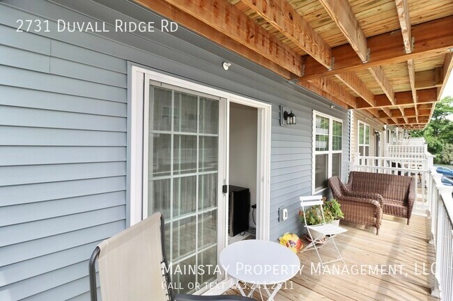 Building Photo - 2 Bedroom Plus DEN End Unit Townhome W Gar...