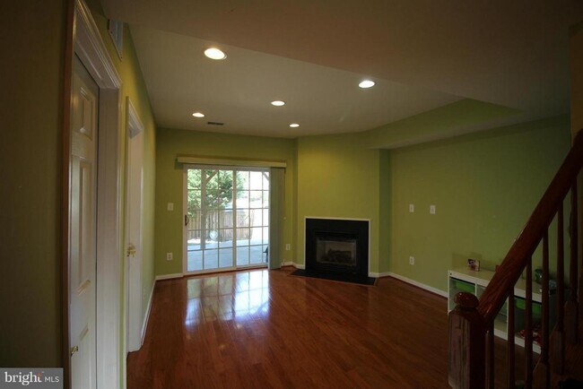 Building Photo - 12010 Lynford Ln