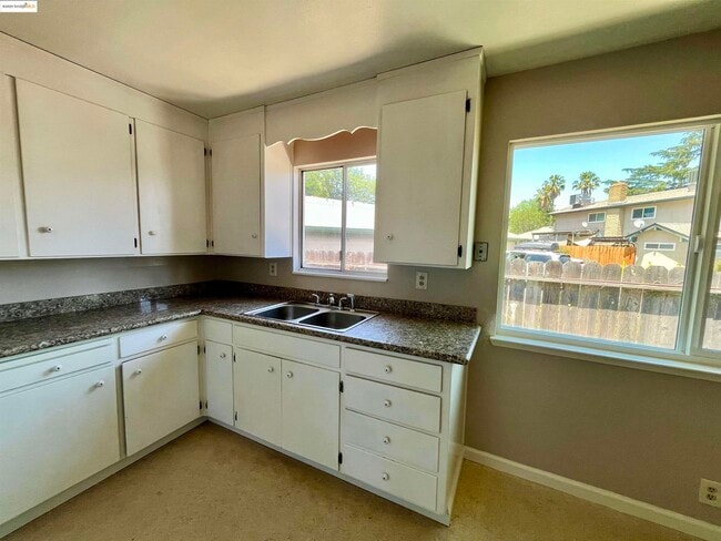 Building Photo - 3619 De Ovan Ave