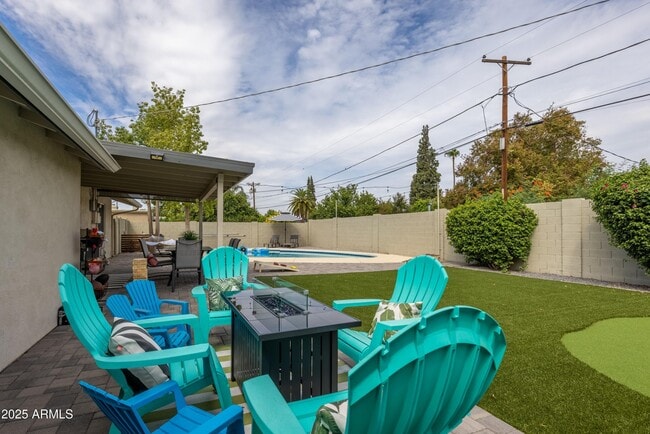Building Photo - 4030 E Catalina Dr