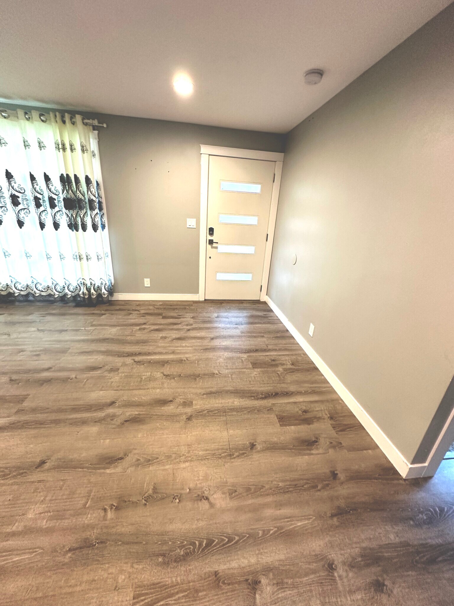 Building Photo - 714 N 179th St