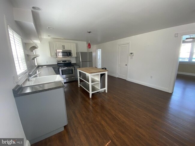 Building Photo - 106 S Walnut St