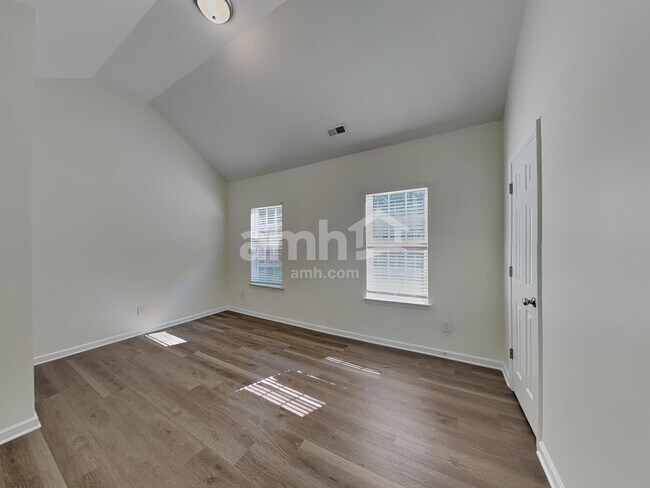 Building Photo - 8730 Royal Bluff Dr