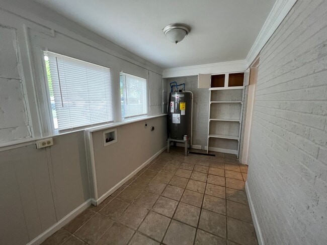 Building Photo - 1508 Beechwood Dr