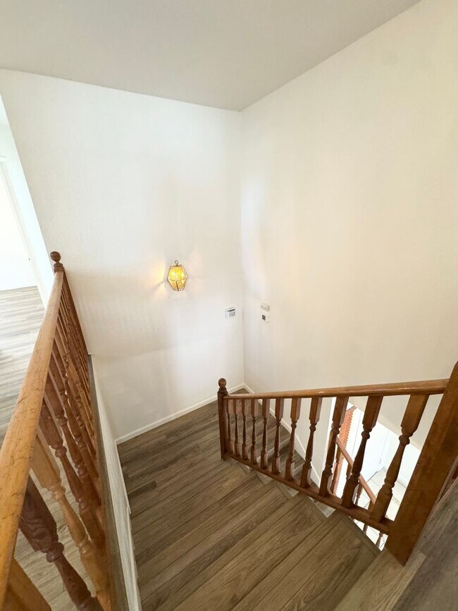 Building Photo - Freshly Painted 3 Bedroom + Loft in Desirable Elk Grove Neighborhood