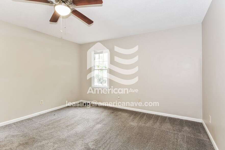 Building Photo - 224 Holmsbury Rd