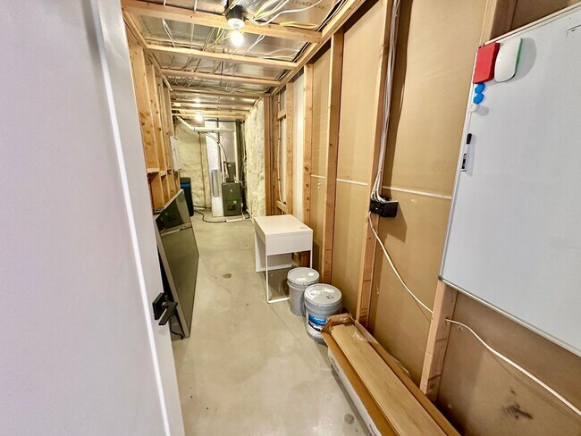 Building Photo - Gorgeous 5 Bed 3.5 Bath Home at Daybreak I...