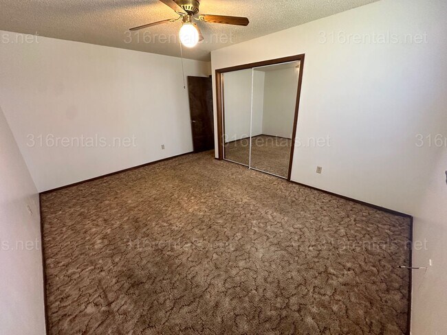 Building Photo - $850 - 2 bed 1 bath - Duplex