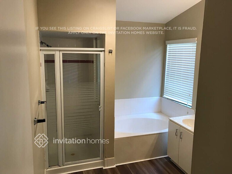 Building Photo - 11205 Sunview Way