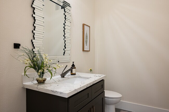 Building Photo - 913 Thompson St