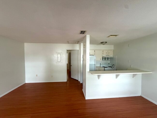 Building Photo - 717 Angelina Ln