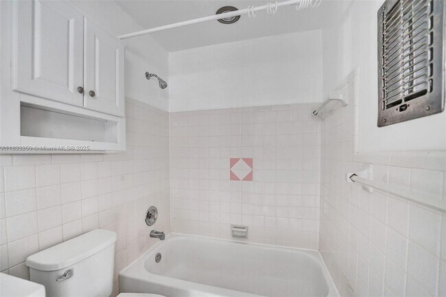 Building Photo - 2909 Middle River Dr