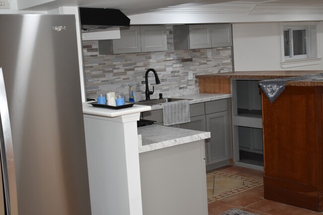 Building Photo - 6308 Joslyn Pl