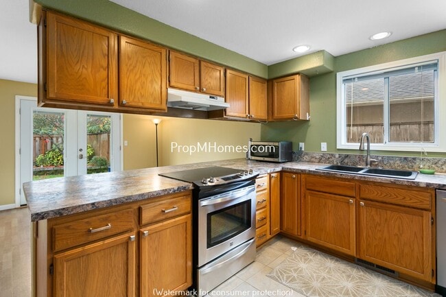 Building Photo - 22340 SW Nottingham Ct