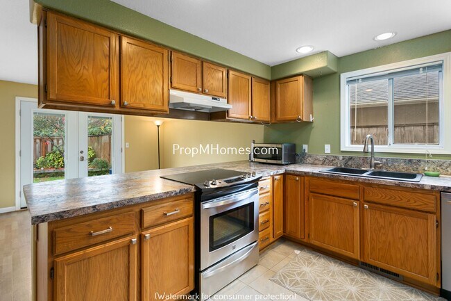 Building Photo - Spacious Three Bedroom Home In Highly Desired Sherwood!