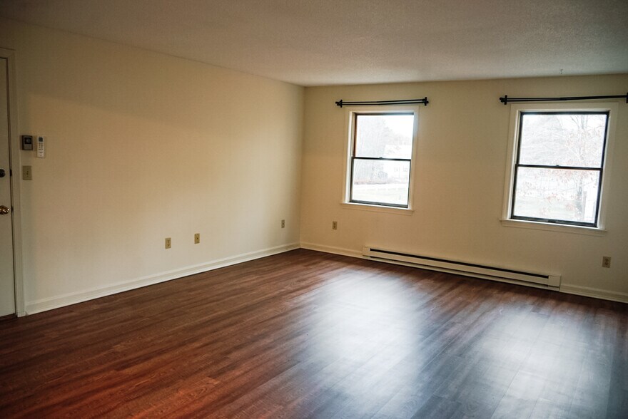 Building Photo - 12 Justines Way