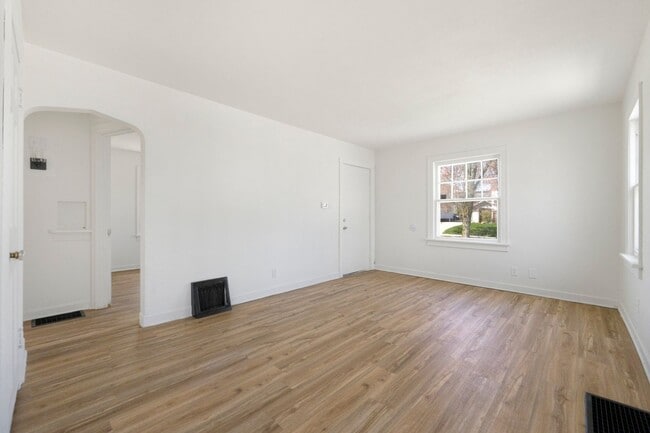 Building Photo - 3 Bedroom home! **2ND MONTH RENT FREE*