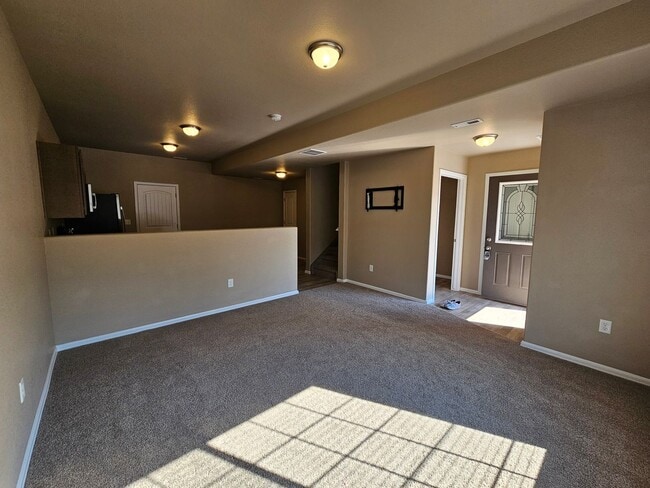 Building Photo - 3 bed-3 bath Townhome with AC!!!