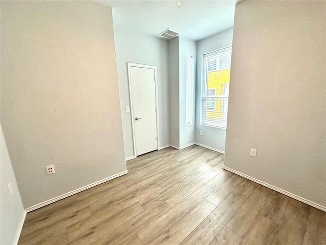 Building Photo - 4323 Nitschke St