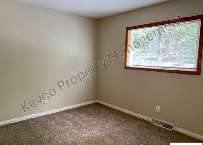 Building Photo - House with central AC!