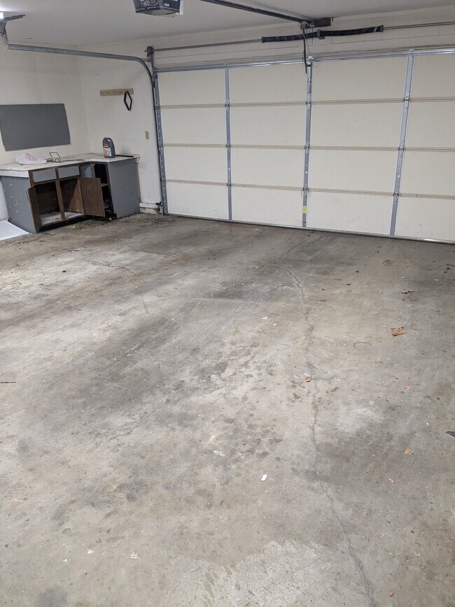 Building Photo - 746 W Highland Dr
