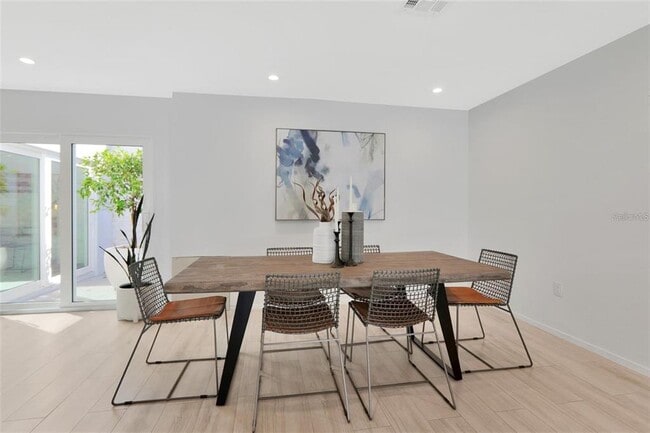 Building Photo - 3694 Glen Oaks Manor Dr