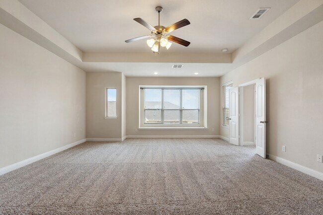 Building Photo - 2640 Venice Dr