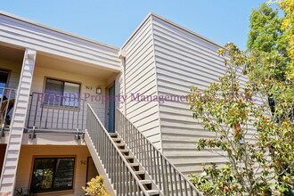 Building Photo - Top Floor, Corner Unit Condo with View and...