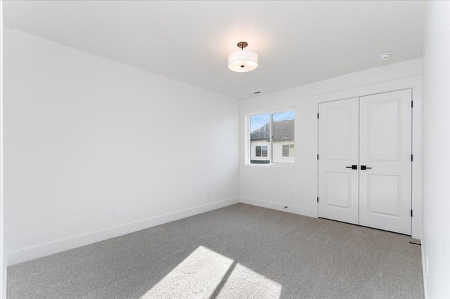 Building Photo - Brand New 3 Bed 2.5 Bath Townhouse With Many Amenities