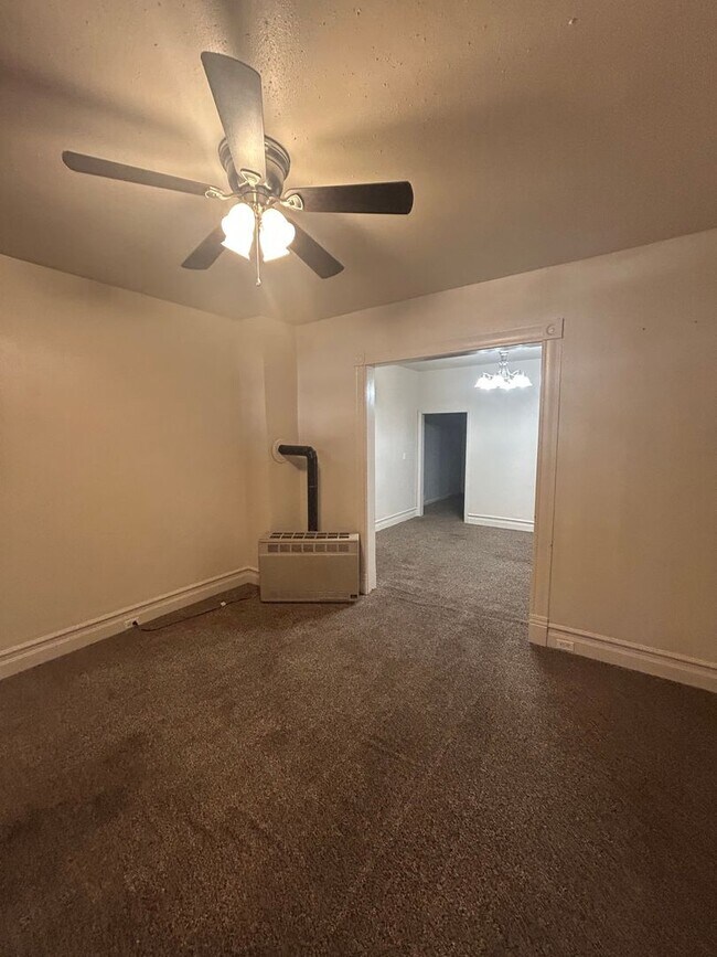 Building Photo - 402 W Mercury St