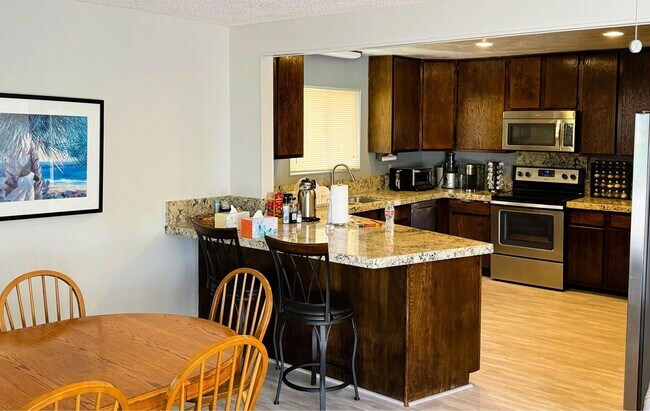 Building Photo - MLCC 3 Bedroom 2 Bath